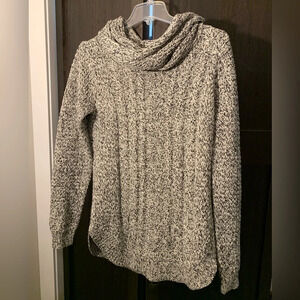 RD Style black & white sweater